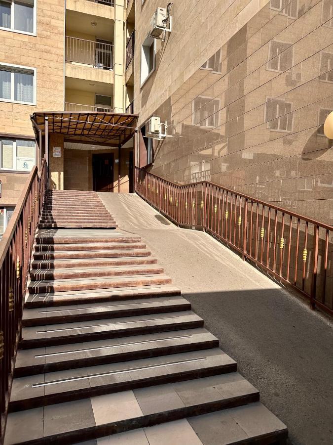 Жк Молодежный В Центре Алматы 阿拉木图 外观 照片
